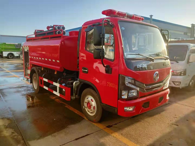 小多利卡（國(guó)六）4.5方消防灑水車